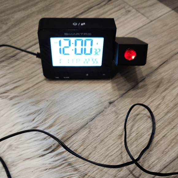 SMARTRO Digital Projection Alarm Clock - Picture 2 of 16